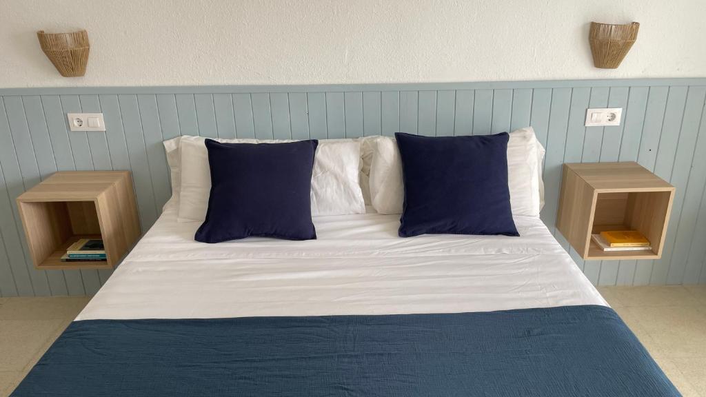 Postel nebo postele na pokoji v ubytování Ca sa Madona Hostal