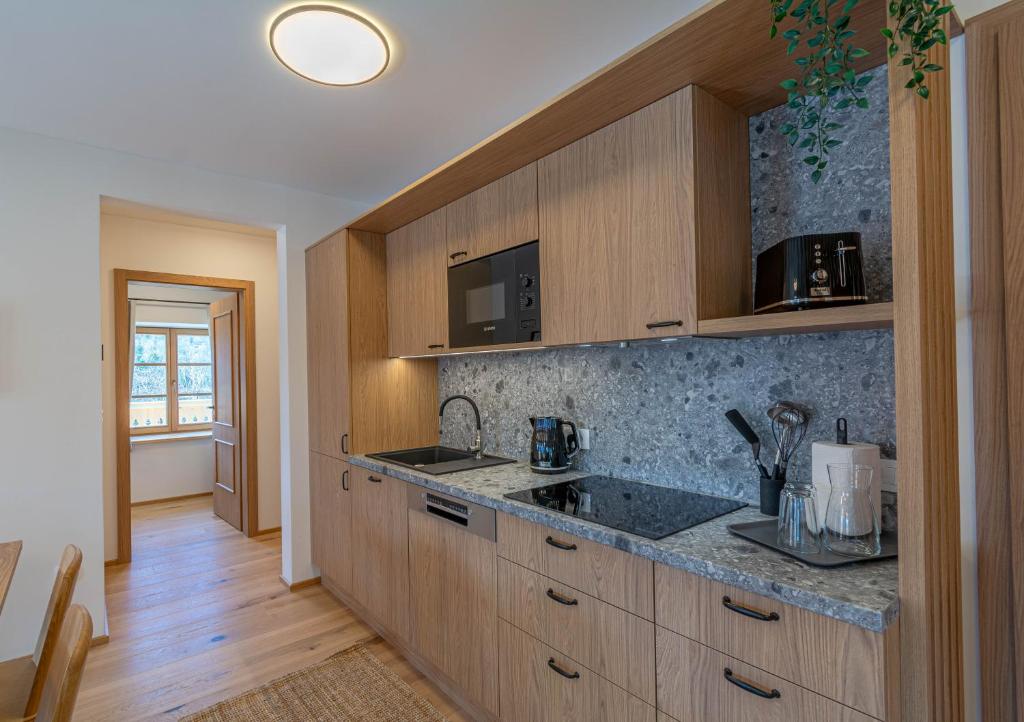 Kuchyň nebo kuchyňský kout v ubytování Lake Bled Apartments