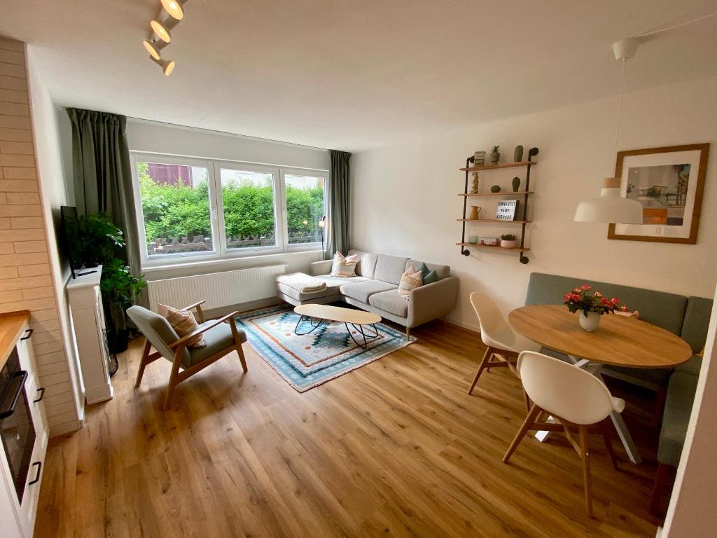 Posezení v ubytování Townhouse am Kurpark - Familienfreundliches Ferienhaus mit Retro-Arcade, Wallbox & privatem Eingang