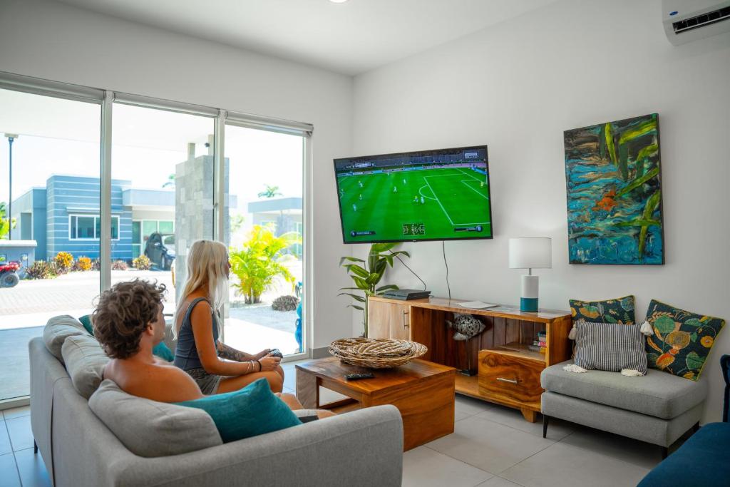 TV a/nebo společenská místnost v ubytování Casa Anbara Private Pool