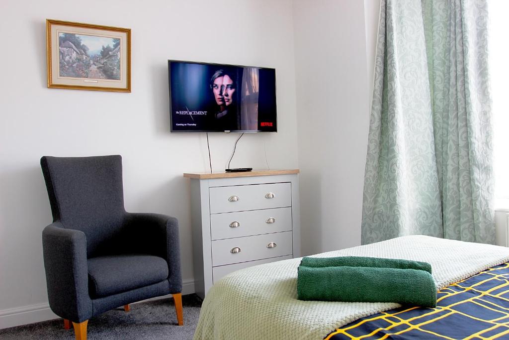TV a/nebo společenská místnost v ubytování House share with few ensuite rooms near Southmead