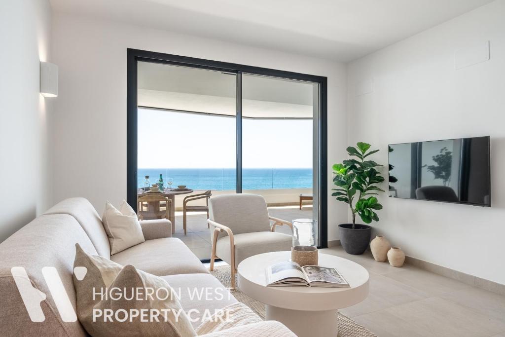 La Luz del Mar - Seaview Pool Apartment, Fuengirola, Costa del Sol