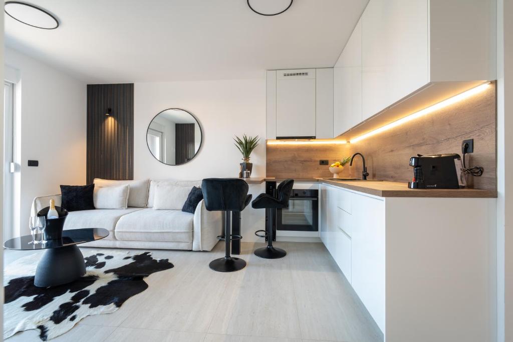 Bellamare Brand New Apartment
