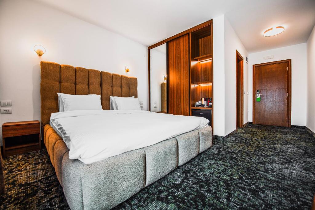 Postel nebo postele na pokoji v ubytování Alexander Resort