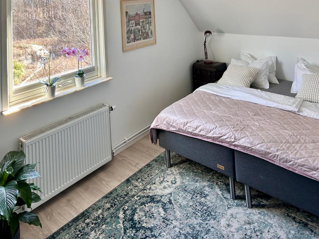 Postel nebo postele na pokoji v ubytování Penthouse-lägenhet med två sovrum & terass med havsutsikt