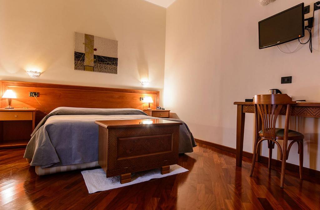 TV a/nebo společenská místnost v ubytování Hotel Del Corso
