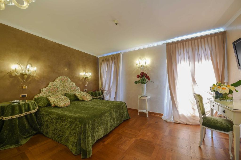Postel nebo postele na pokoji v ubytování Casa Savoia & Casa Jolanda