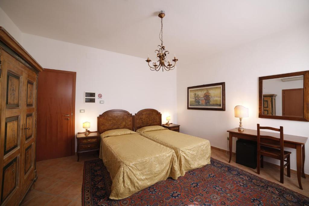 Łóżko lub łóżka w pokoju w obiekcie Hotel Luna
