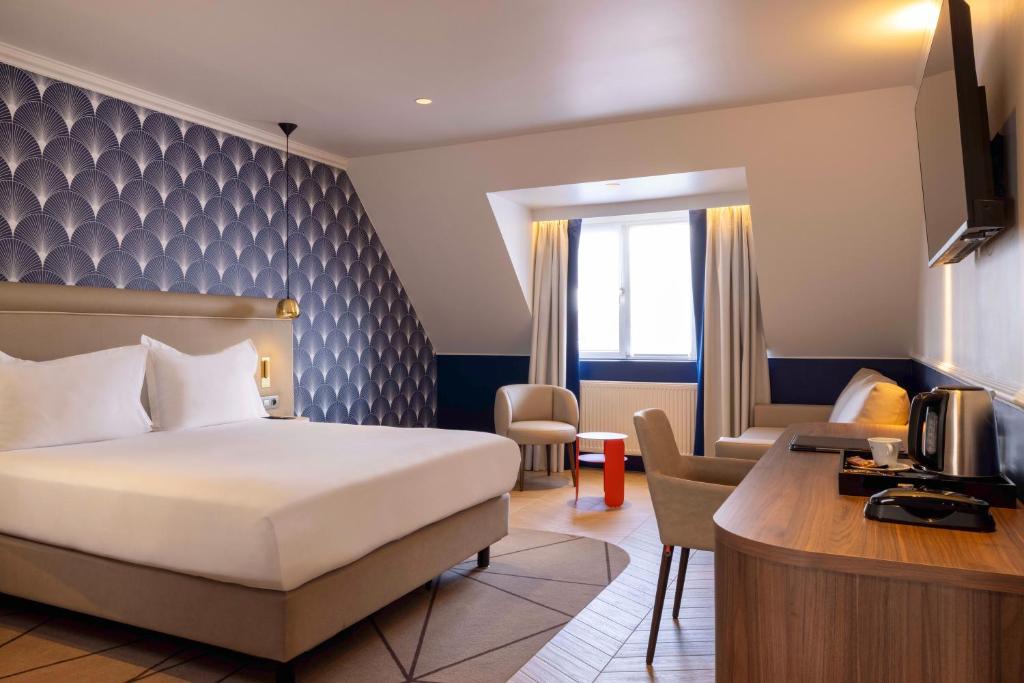 Postel nebo postele na pokoji v ubytování Hotel The Augustin