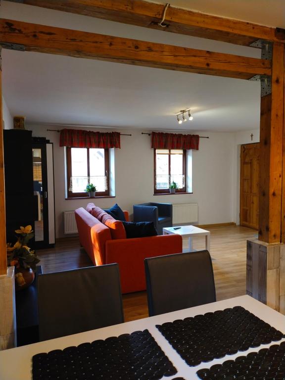 Posedenie v ubytovaní Domek nad Złotym Potokiem
