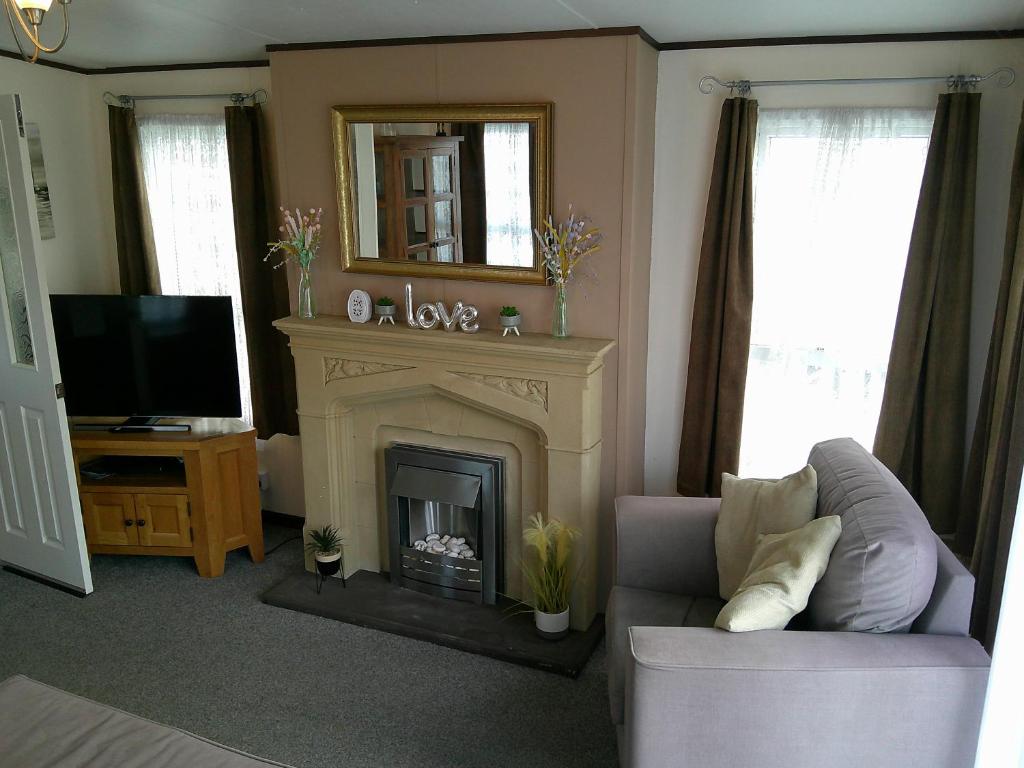 TV a/nebo společenská místnost v ubytování The Wolds Westwood 6 Berth, Central Heated