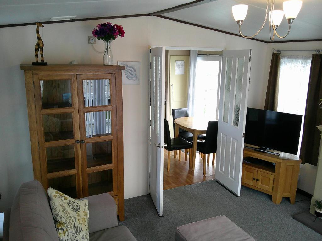 TV a/nebo společenská místnost v ubytování The Wolds Westwood 6 Berth, Central Heated