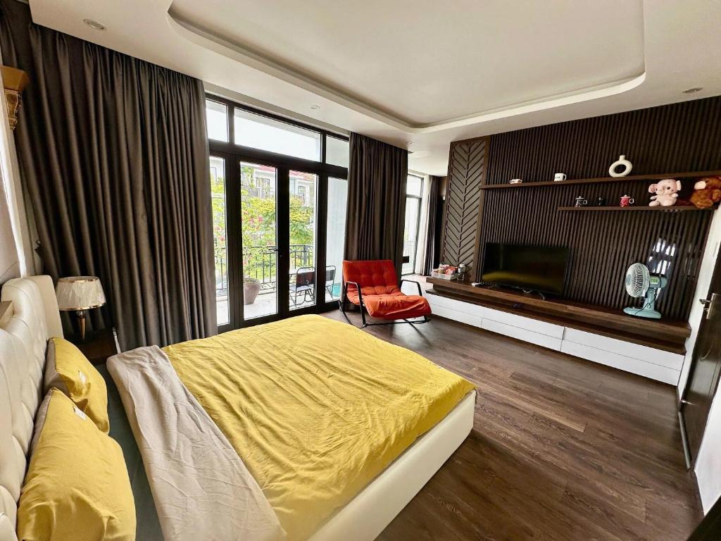 Μια τηλεόραση ή/και κέντρο ψυχαγωγίας στο CONIHOUSE - Homestay & Villa