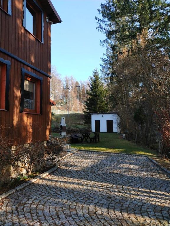 Budova, v ktorej sa apartmán nachádza