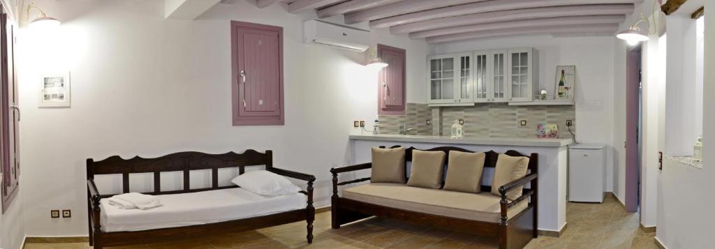 A bed or beds in a room at Nicolas House 2
