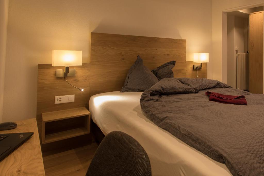Postel nebo postele na pokoji v ubytování Gasthaus Rössli