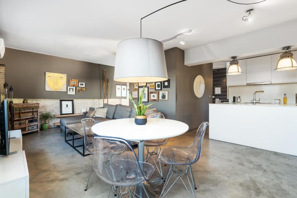 Köök või kööginurk majutusasutuses Bright Apartment Ferry Terminal & Las Ramblas