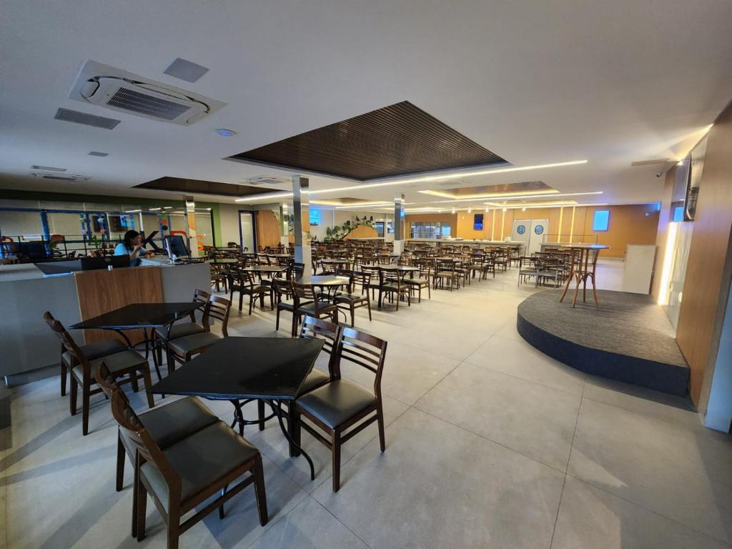 Um restaurante ou outro lugar para comer em Hotel Morada do Sol