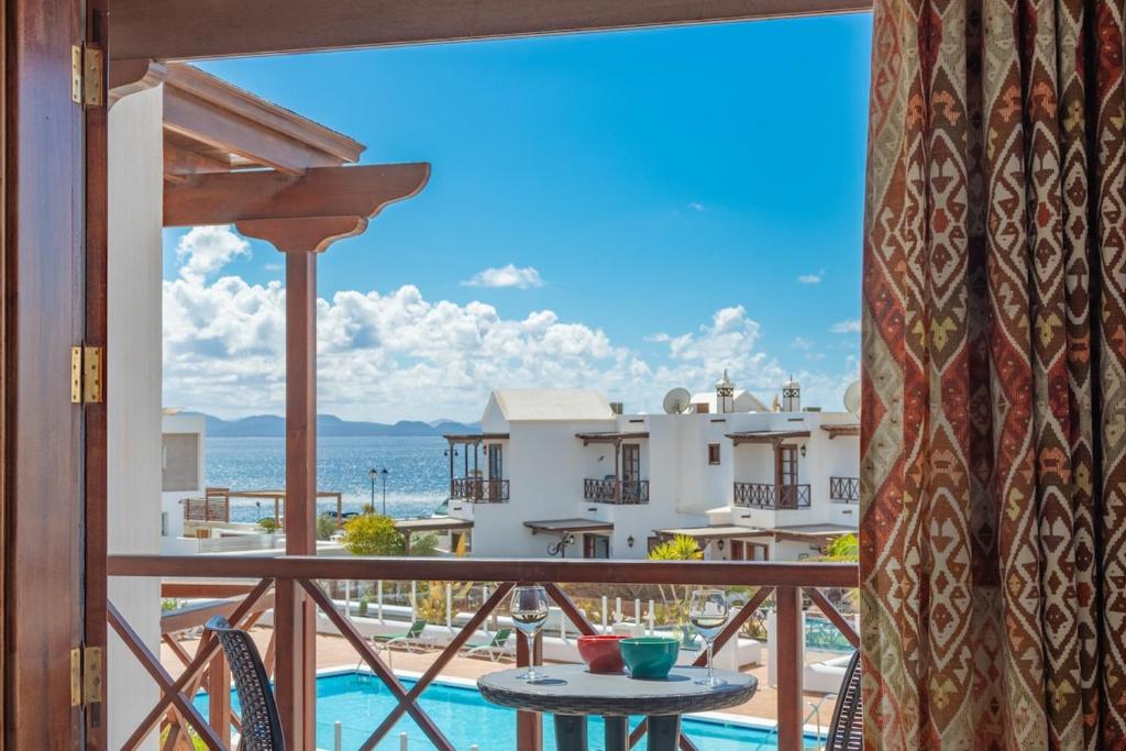 Casa del Mar Ilic Apartment with communal pool and sea views