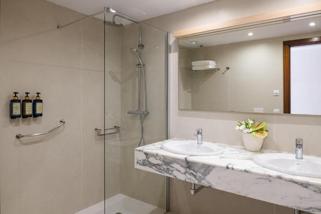 Plus Fariones Suite Hotel - 15