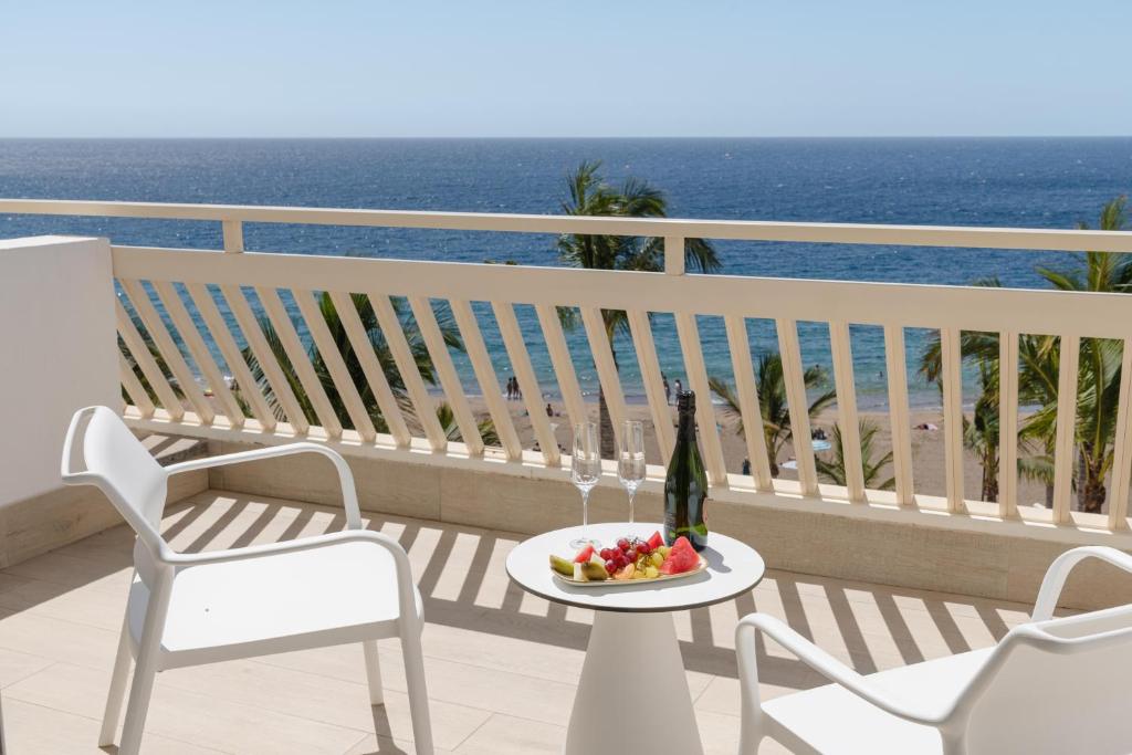 Plus Fariones Suite Hotel - 8