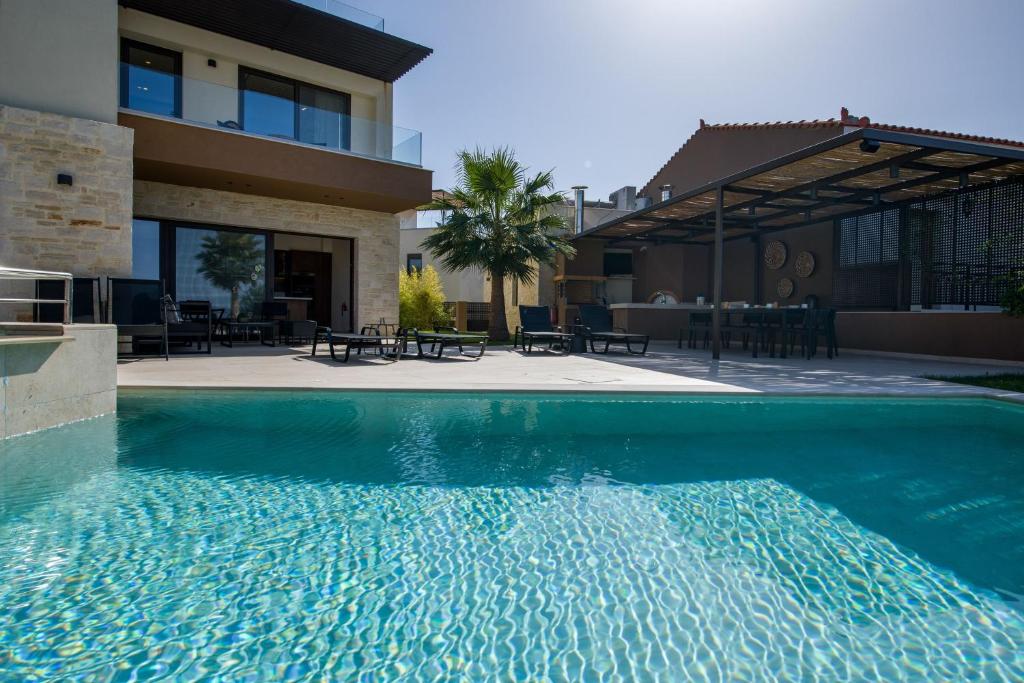 The swimming pool at or close to Almi-Cove Hilltop Villas
