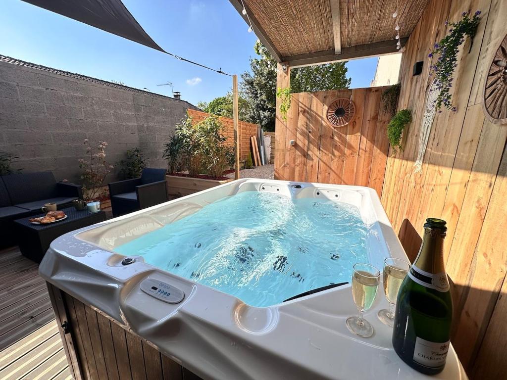 Φωτογραφία από το άλμπουμ του L échappée Rémoise, jacuzzi proche caves champagne σε Ρενς