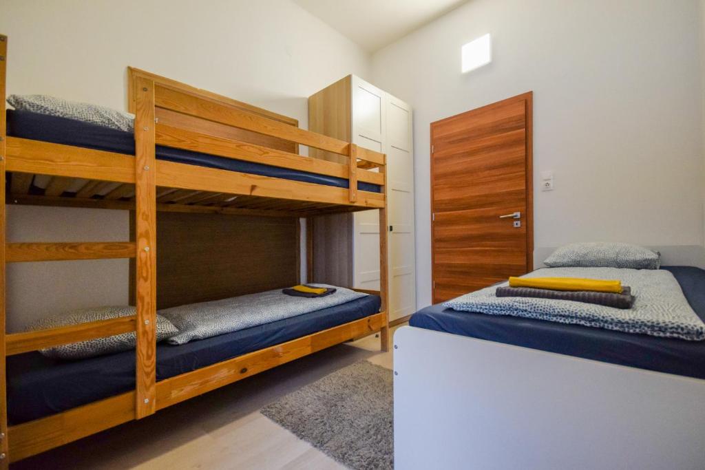 Posteľ alebo postele v izbe v ubytovaní Island Apartment Budapest