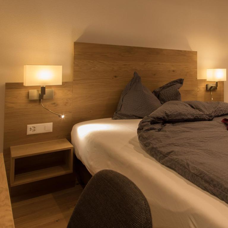 Postel nebo postele na pokoji v ubytování Gasthaus Rössli