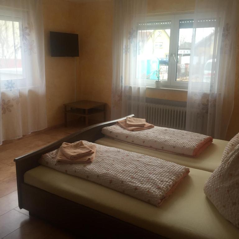 Postel nebo postele na pokoji v ubytování Pension LeLiLa Rust - ex Gästehaus Milella