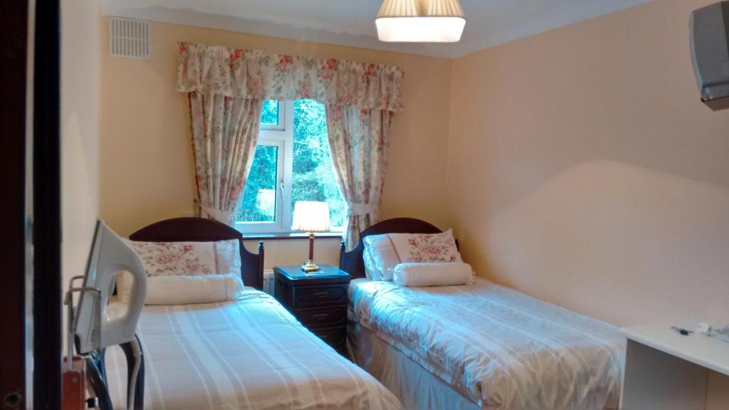 Postel nebo postele na pokoji v ubytování Corrib View Guesthouse h91rr72