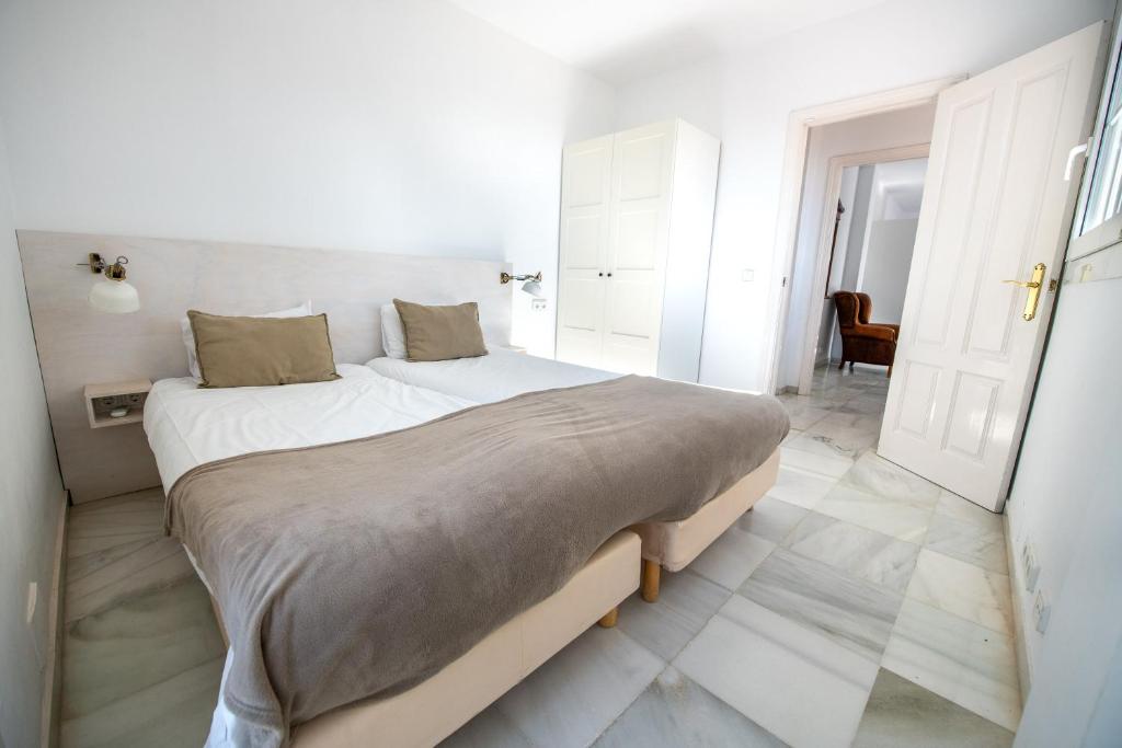 Posteľ alebo postele v izbe v ubytovaní Gran villa con vistas al mar y piscina privada