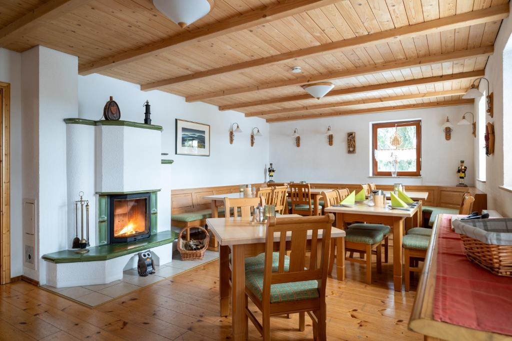Posezení v ubytování Ferienanlage Zum Silberstollen 2 Häuser am Berg Polderhof und Weißeritzhütte