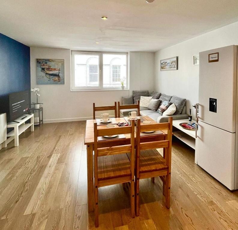 Un lugar para sentarse en Modern Flat overlooking High St