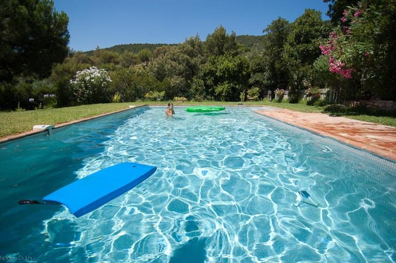 Bazén v ubytování RDC Villa grand jardin, piscine chauffée, jacuzzi nebo v jeho okolí