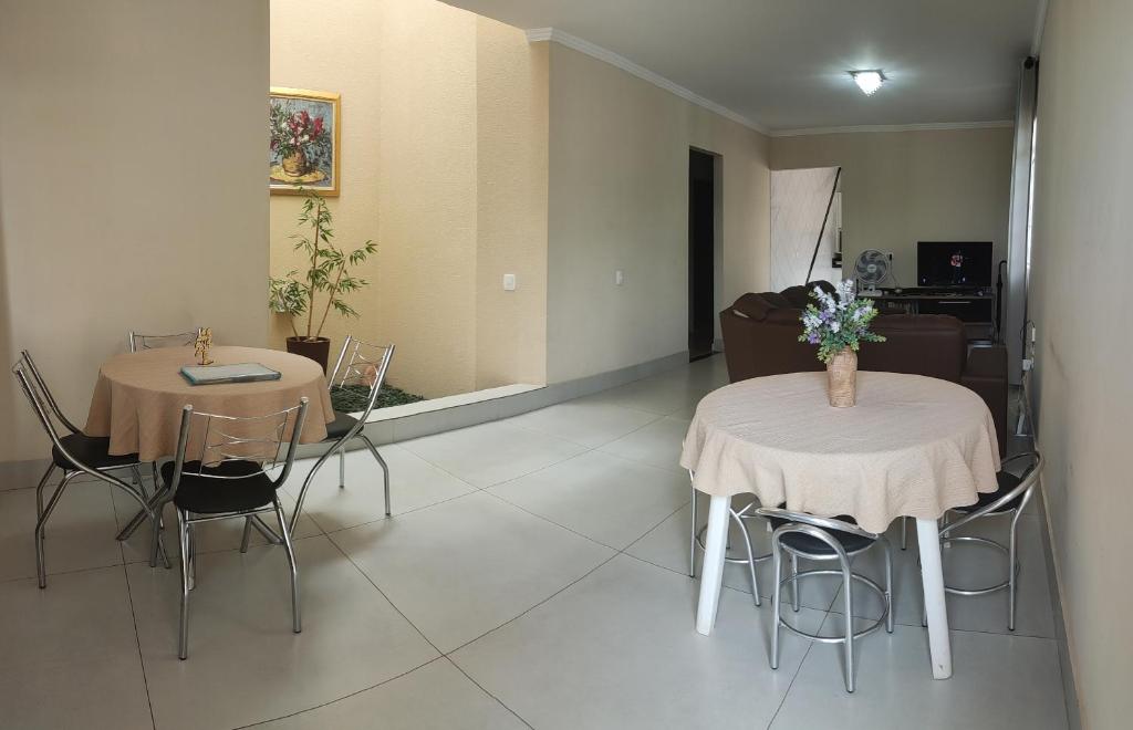 Kuchyň nebo kuchyňský kout v ubytování Casa Térrea 3 quartos, sendo 1 suíte Maringá