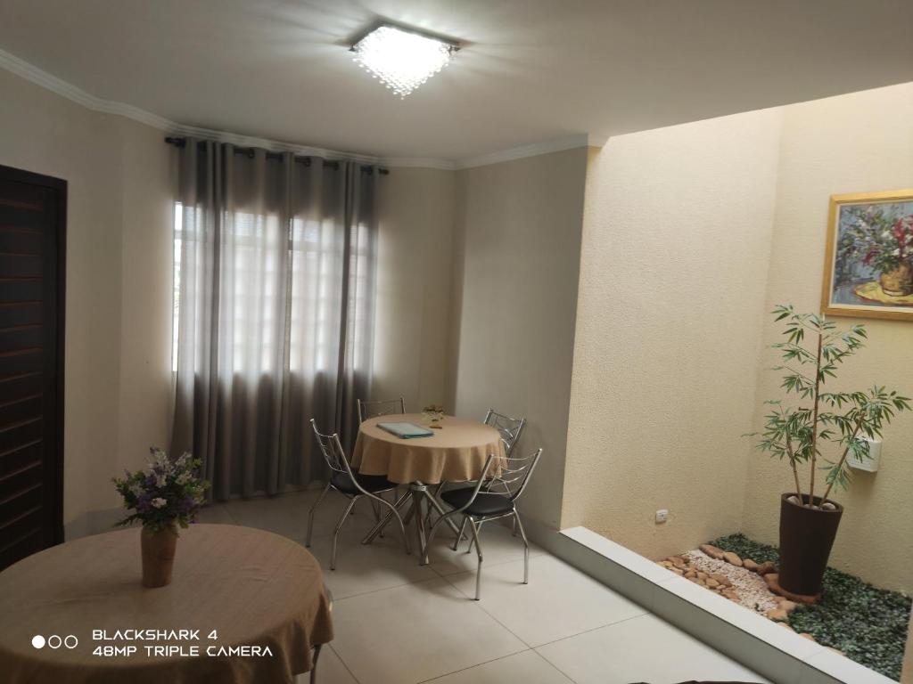 Posezení v ubytování Casa Térrea 3 quartos, sendo 1 suíte Maringá