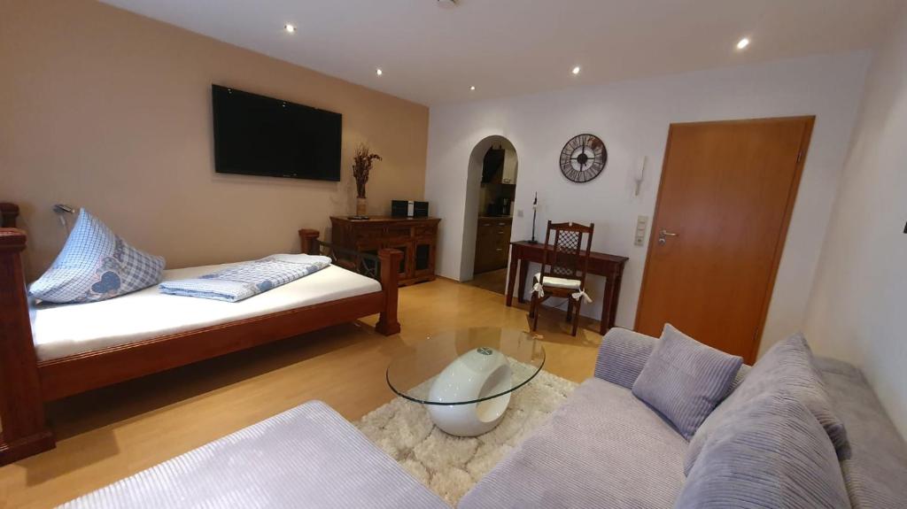 Postel nebo postele na pokoji v ubytování Pension Appartementhaus Central