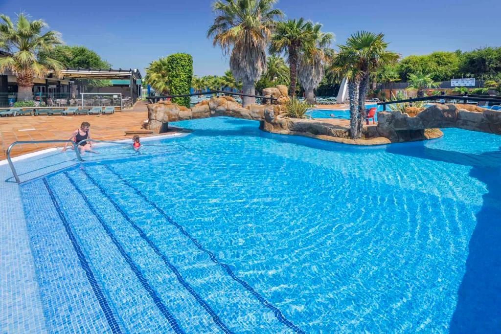Bazén v ubytovaní Apartments in Blanes - Costa Brava 35181 alebo v jeho blízkosti
