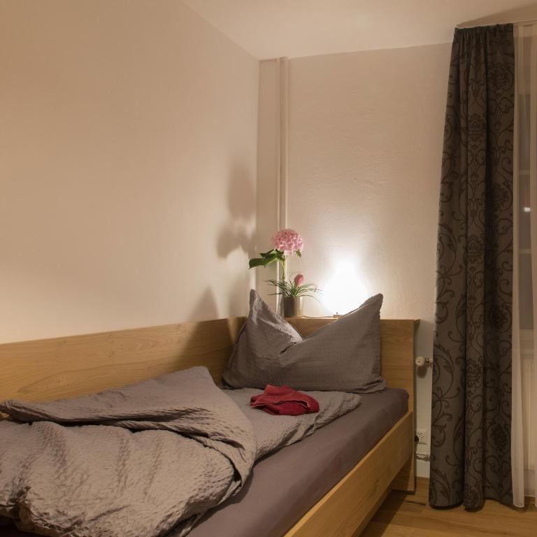 Postel nebo postele na pokoji v ubytování Gasthaus Rössli
