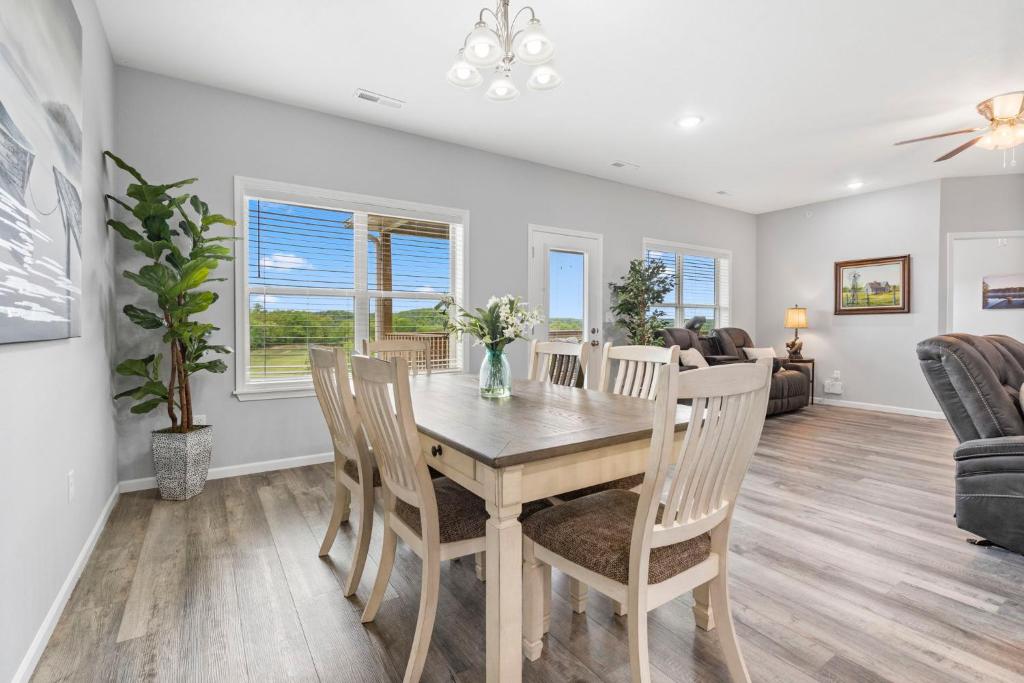 Et opholdsområde på Stonebridge Resort, Golf Course, Pools, Upgraded Decor, Free Tickets