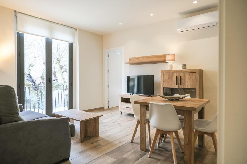 Televízia a/alebo spoločenská miestnosť v ubytovaní Can Cintet 1- Apartamento en la plaza de Besalú