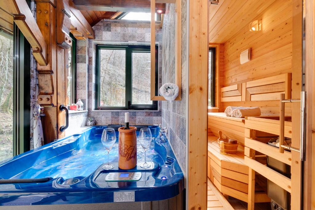 Fotografia z galérie ubytovania Kuća za odmor uz rijeku Slapnica, u Parku prirode Žumberak, finska sauna i jacuzzi v destinácii Krašić