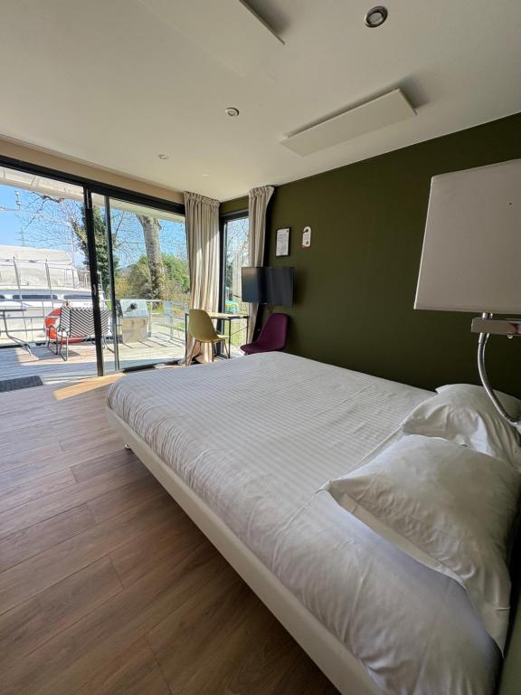 Hôtel La Vinaigrerie LOGIS - Large Double Room