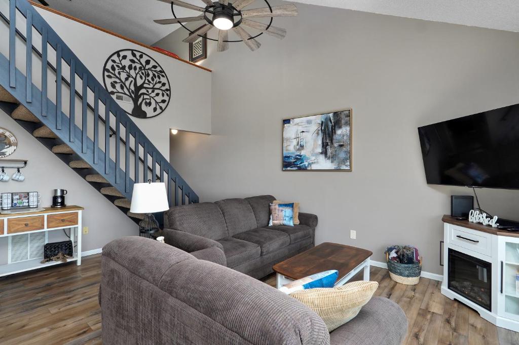 TV a/nebo společenská místnost v ubytování Red Oak 916