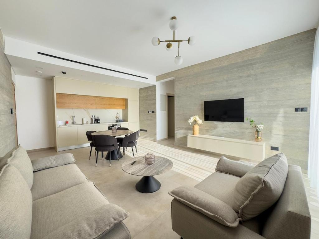 Malberry Park 303 - Modern 2 Bedroom Apartment with Pool, Gym, Jaccuzi