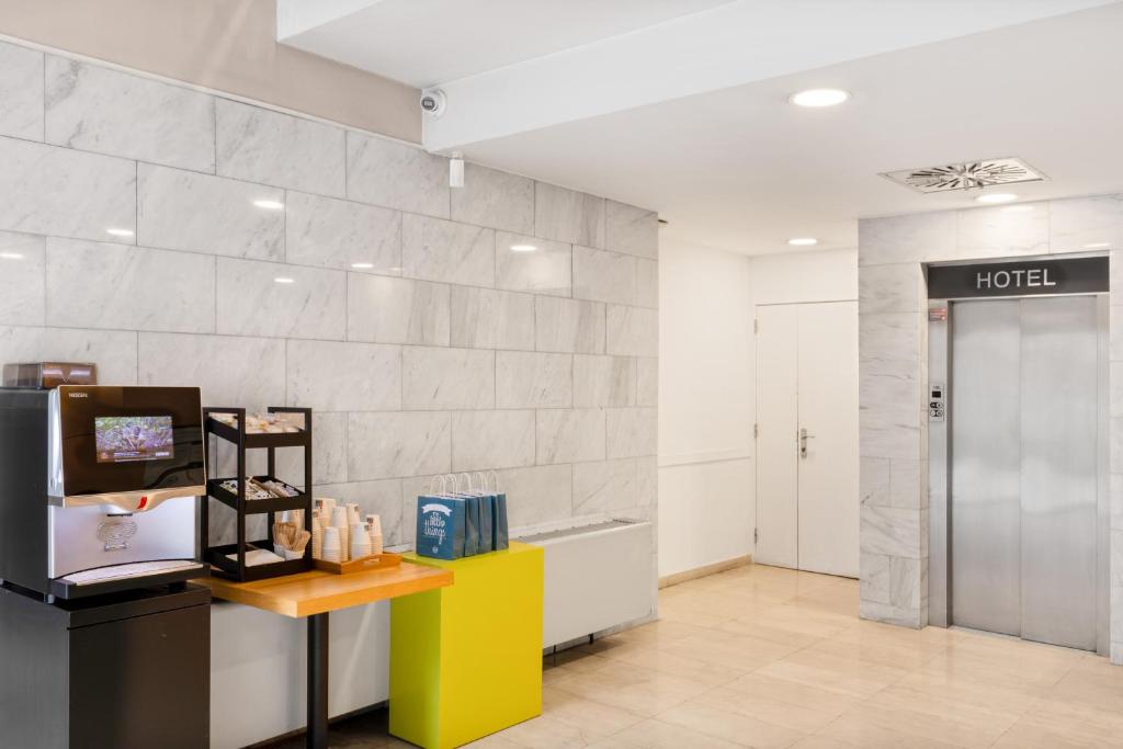 Kuchyň nebo kuchyňský kout v ubytování B&B HOTEL Barcelona Mollet Porta de Gallecs