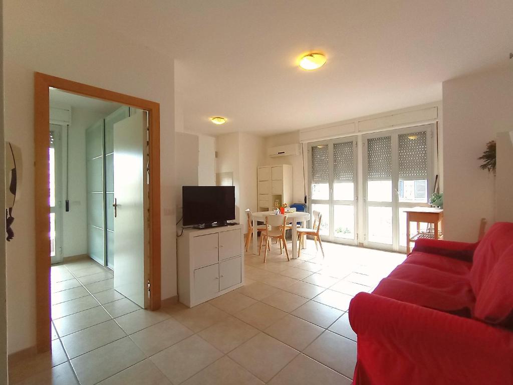 Et tv og/eller underholdning på Miki1 - con piscina e campo da tennis