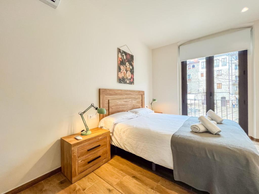 Posteľ alebo postele v izbe v ubytovaní Can Cintet 1- Apartamento en la plaza de Besalú