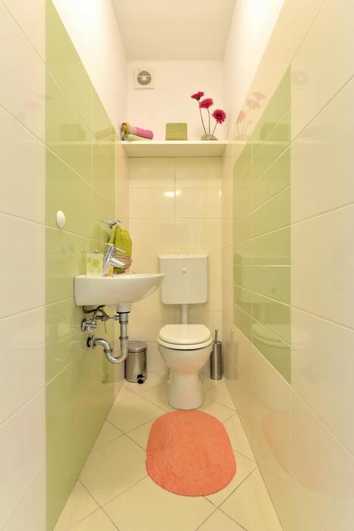 Kúpeľňa v ubytovaní Cozy beach apartment Split